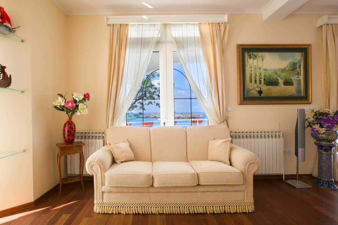 Апартаменты Apartments Royal Holiday Свети-Стефан