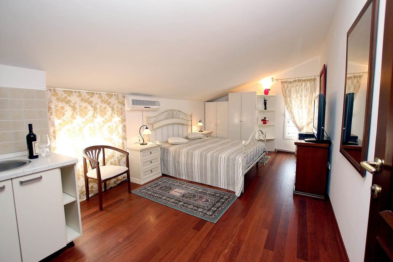Апартаменты Apartments Royal Holiday Свети-Стефан