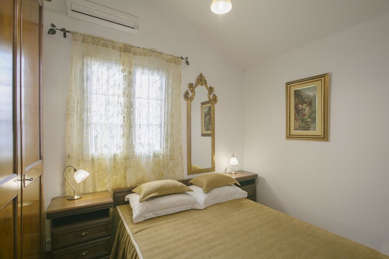 Апартаменты Apartments Royal Holiday Свети-Стефан-8