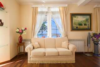 Апартаменты Apartments Royal Holiday Свети-Стефан Улучшенные апартаменты-4