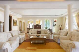 Апартаменты Apartments Royal Holiday Свети-Стефан Улучшенные апартаменты-7