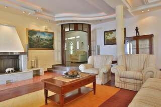 Апартаменты Apartments Royal Holiday Свети-Стефан Улучшенные апартаменты-9