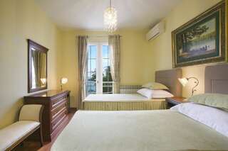 Апартаменты Apartments Royal Holiday Свети-Стефан Улучшенные апартаменты-10