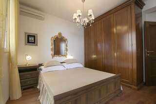 Апартаменты Apartments Royal Holiday Свети-Стефан Улучшенные апартаменты-14