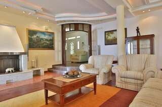 Апартаменты Apartments Royal Holiday Свети-Стефан Улучшенные апартаменты-23