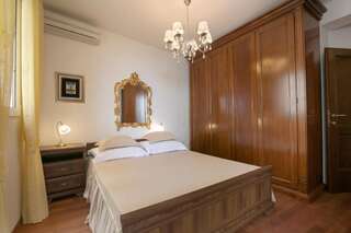 Апартаменты Apartments Royal Holiday Свети-Стефан Улучшенные апартаменты-29