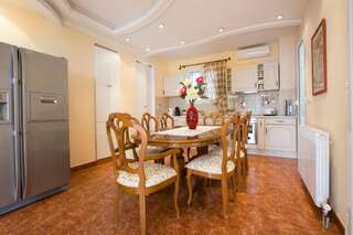 Апартаменты Apartments Royal Holiday Свети-Стефан Улучшенные апартаменты-32