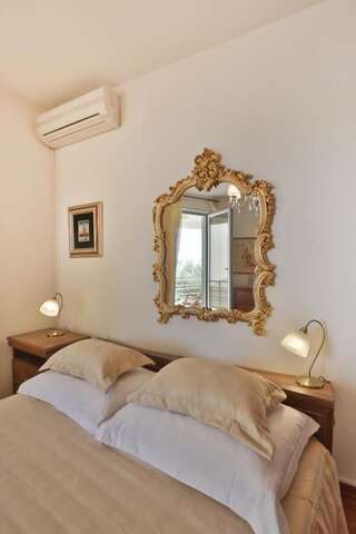 Апартаменты Apartments Royal Holiday Свети-Стефан Улучшенные апартаменты-42
