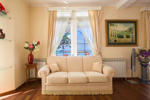 Апартаменты Apartments Royal Holiday Свети-Стефан-13