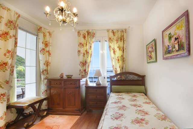 Апартаменты Apartments Royal Holiday Свети-Стефан-22