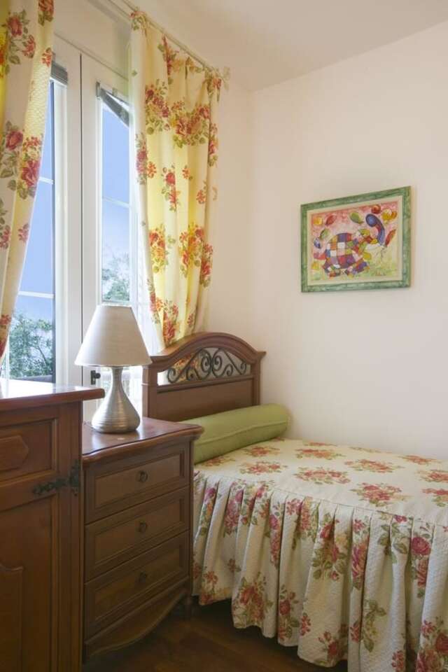Апартаменты Apartments Royal Holiday Свети-Стефан-23
